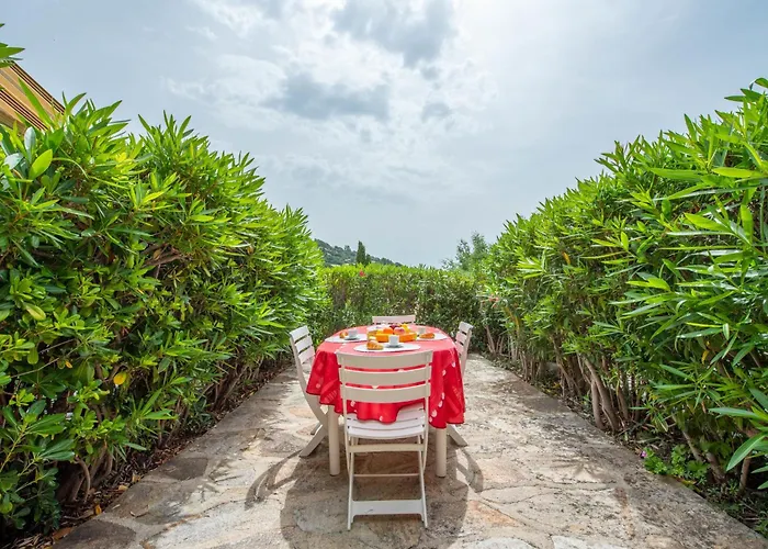 Le Hameau Du Soleil-4 By Interhome 아파트