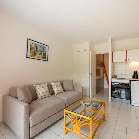 Apartamento Le Hameau Du Soleil-4 By Interhome *